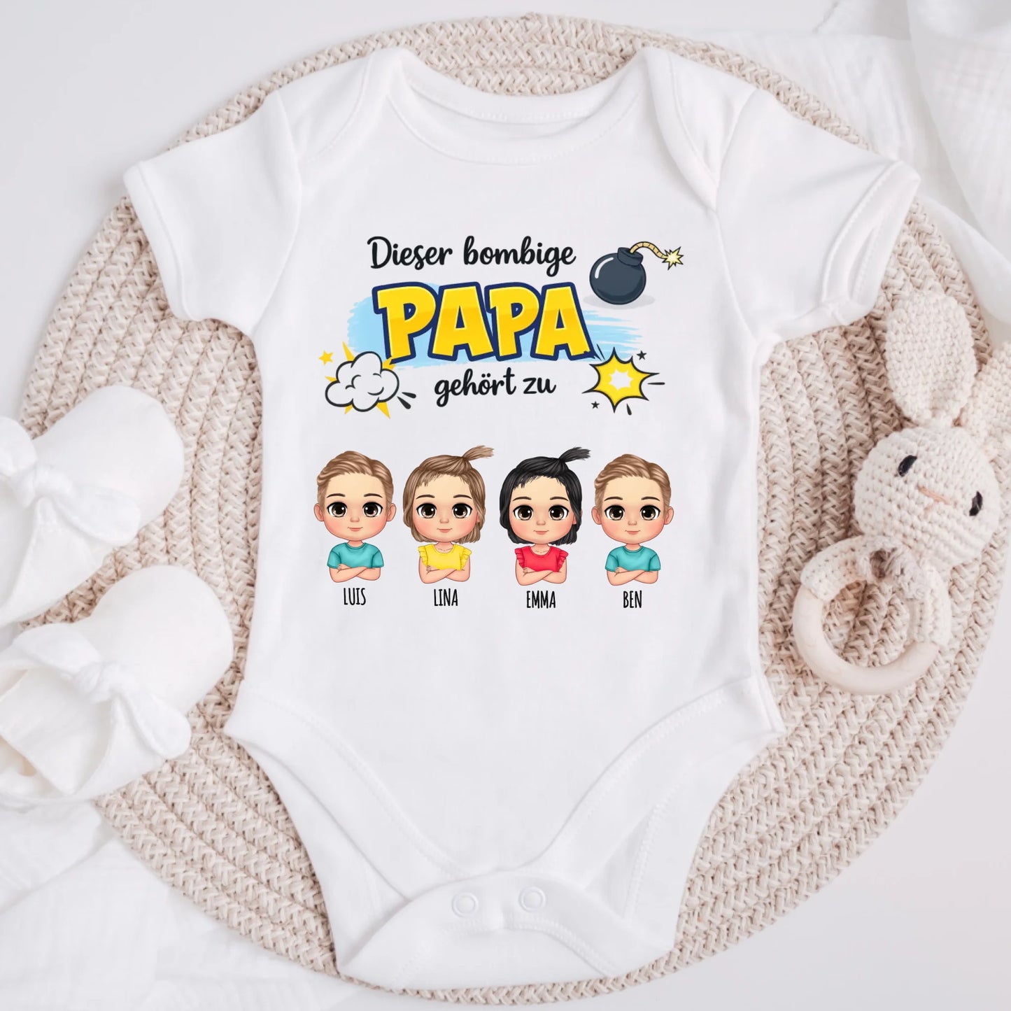 Personalisiertes T-Shirt für Papa und Kinder – Bomben-Papa gehört zu | Geschenk zum Vatertag #2328
