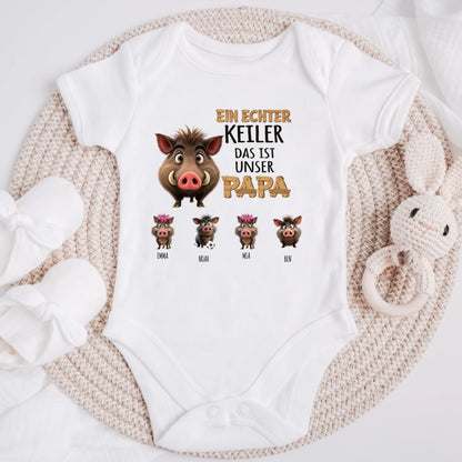Personalisiertes T-Shirt für Papa und Kinder – „Ein echter Keiler, das ist unser Papa“ | Wildschwein-Motiv | Geschenk zum Vatertag #671