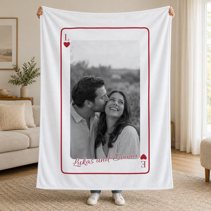 Personalisierte Decke mit Foto, Namen und Initialen #90371 [PC-MOCKUP:cmuts9ybn0001ptiig8s0874e:85ae24d98edff0f8feabf508:85ae24d98edff0f8feabf5082d16bba58bdbb562345897cdd896d32c61915faf]